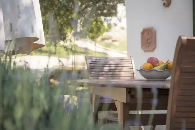 Honeymoon Tek Büyük Yataklı Oda, Teras, Bahçe Manzaralı