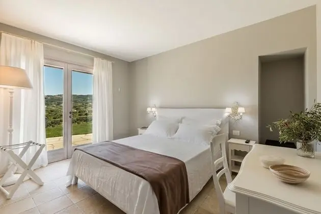 Üç Kişilik Oda, Üzüm Asması Manzaralı