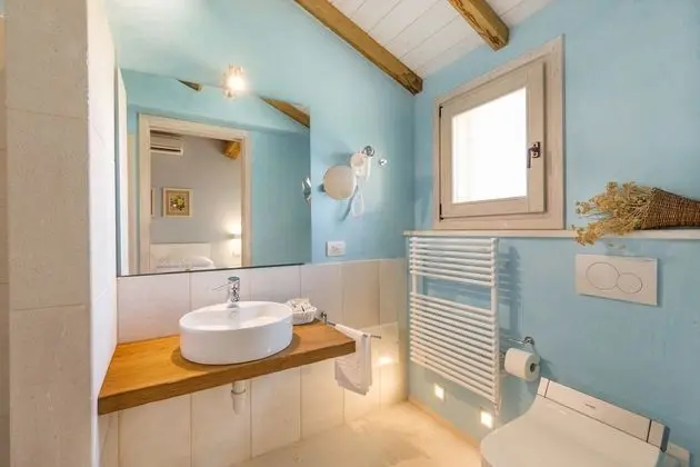 Üç Kişilik Oda, Üzüm Asması Manzaralı