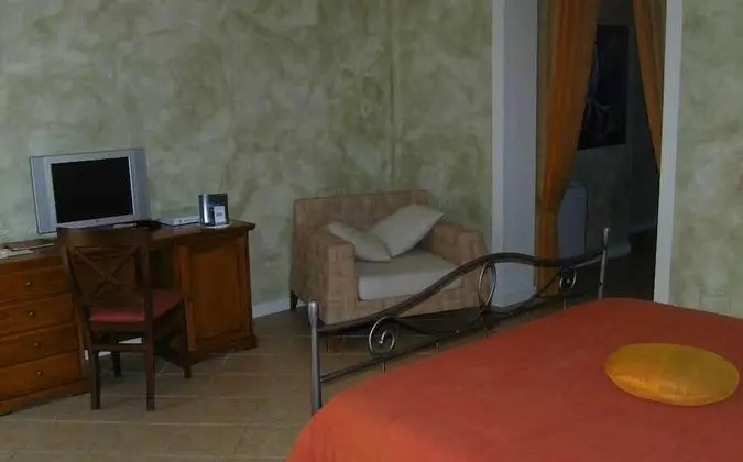 Deluxe Tek Büyük Yataklı Oda, Üzüm Asması Manzaralı, Bahçeli