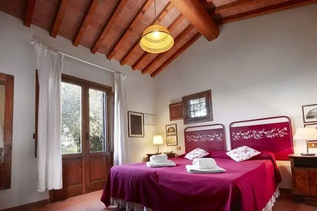 Two Bedroom Apartment for 4 people with private garden