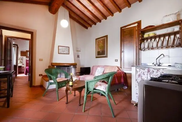 Two Bedroom Apartment for 4 people with private garden