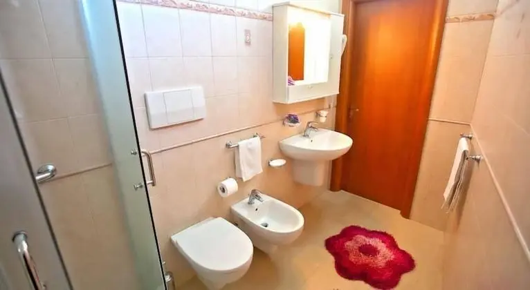 Basic Tek Büyük Yataklı Oda