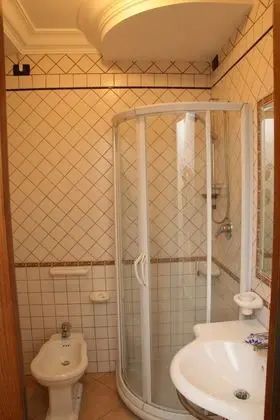 Üç Kişilik Oda