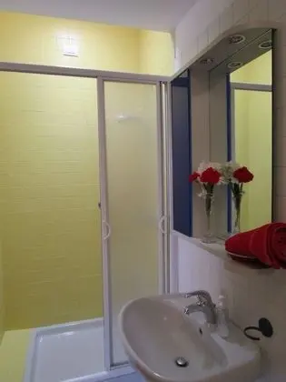 Üç Kişilik Oda