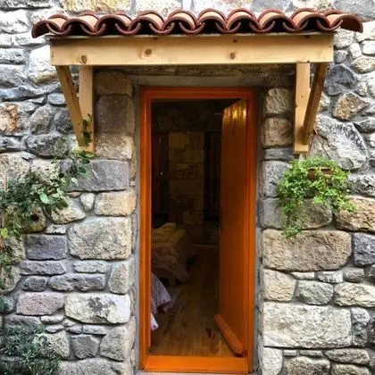 Çift Kişilik, Avlu Manzaralı