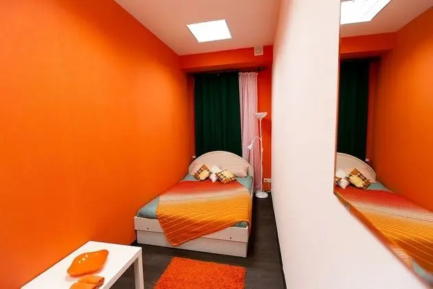 Standard Tek Büyük Yataklı Oda (Orange)