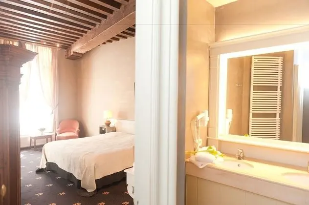 Deluxe Tek Büyük Yataklı Oda, Kanal Manzaralı