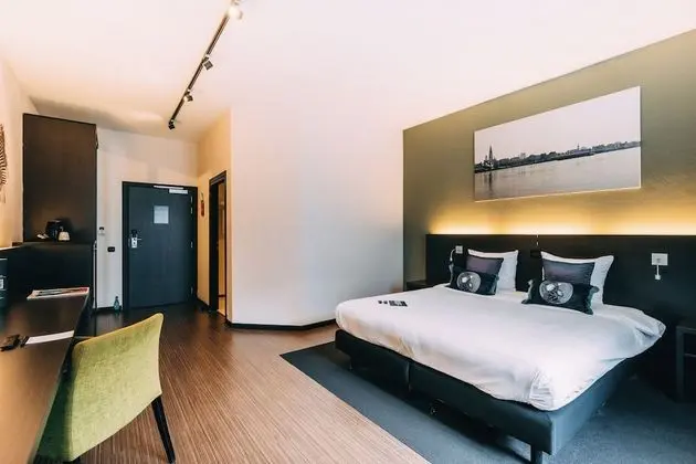 Büyük Yataklı Tek Kişilik Oda