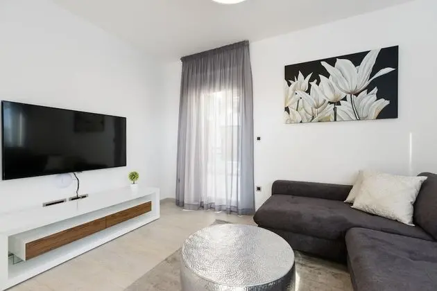 Deluxe apartment with two bedrooms, terrace, and garden view