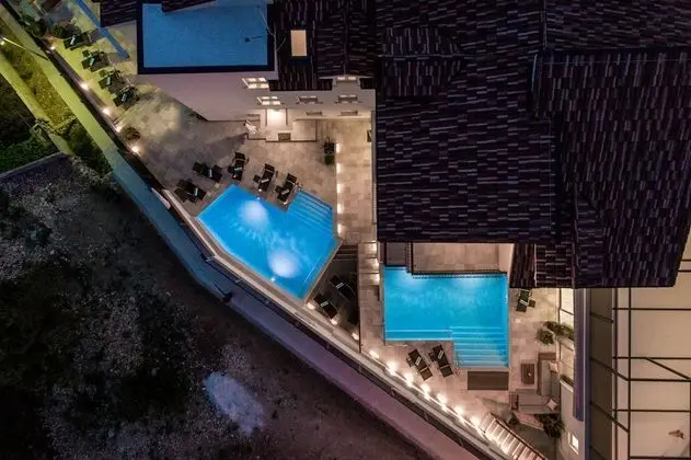 Deluxe apartment with two bedrooms, terrace with sea view