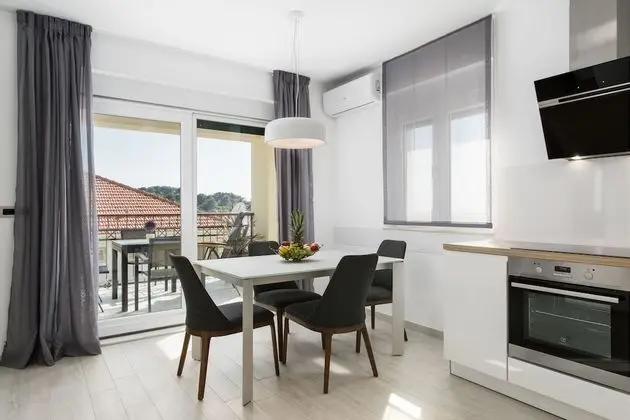 Deluxe apartment with two bedrooms, terrace with sea view