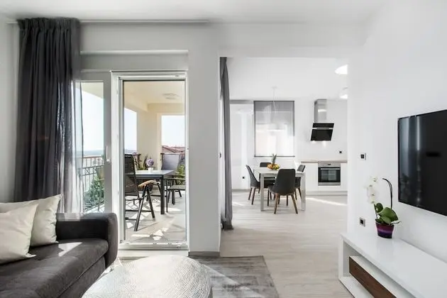 Deluxe apartment with two bedrooms, terrace with sea view