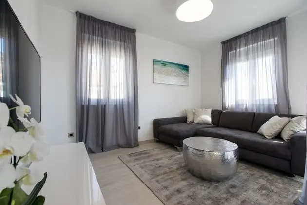 Deluxe apartment with two bedrooms, terrace with sea view