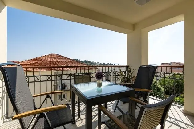 Deluxe apartment with two bedrooms, terrace with sea view