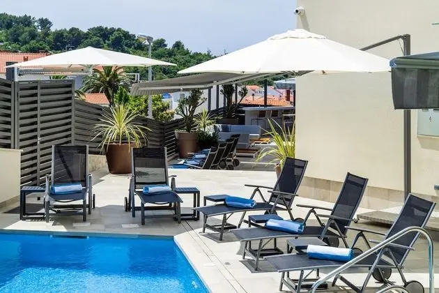 Luxury Apartment with Two Bedrooms, Terrace, Garden View