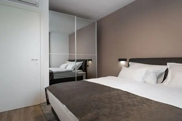 Luxury Apartment with Two Bedrooms, Terrace, Garden View