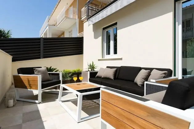 Luxury Apartment with Two Bedrooms, Terrace, Garden View