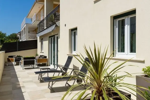 Luxury Apartment with Two Bedrooms, Terrace, Garden View