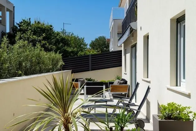 Luxury Apartment with Two Bedrooms, Terrace, Garden View