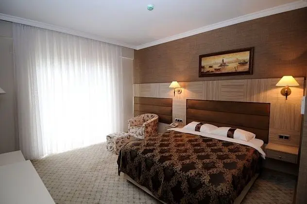 Çift Kişilik,Şehir Manzaralı