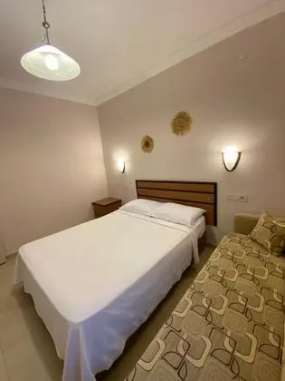 Aile Odası,Havuz ve Bahçe Manzaralı,Bahçe Katı