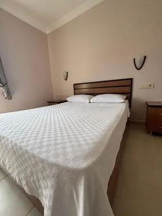 Aile Odası,Havuz ve Bahçe Manzaralı,Bahçe Katı