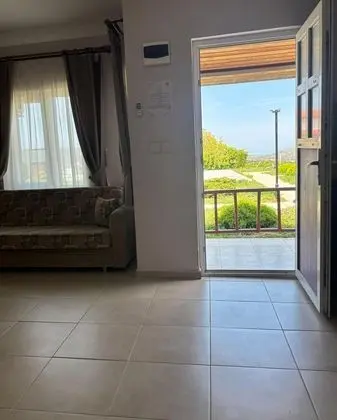 Aile Odası,Havuz ve Bahçe Manzaralı,Bahçe Katı