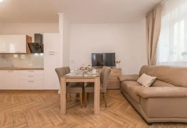 Apart Daire (Teresa - great location & parking - A)