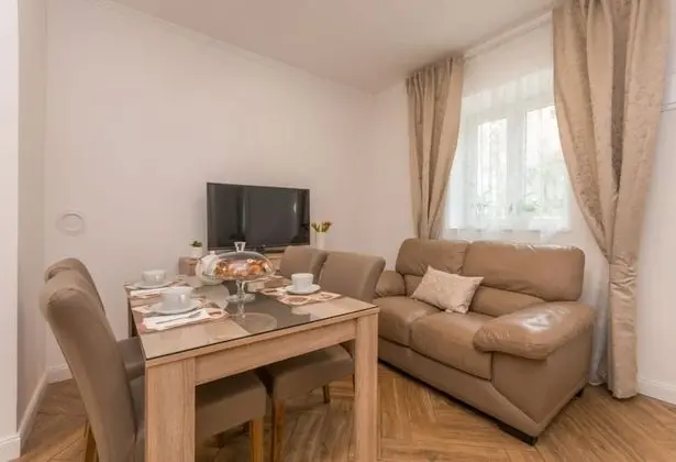 Apart Daire (Teresa - great location & parking - A)