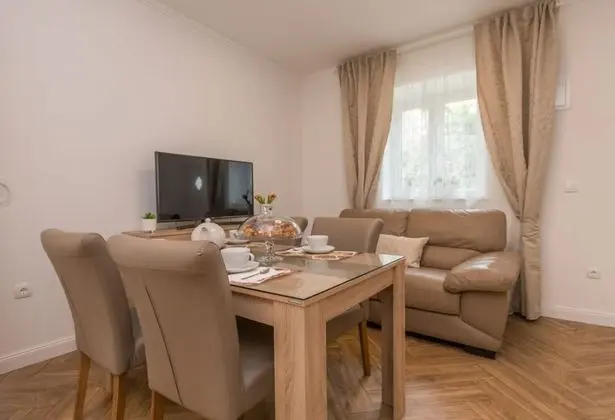 Apart Daire (Teresa - great location & parking - A)
