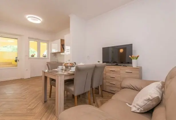 Apart Daire (Teresa - great location & parking - A)