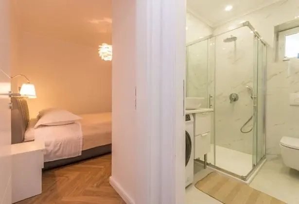 Apart Daire (Teresa - great location & parking - A)