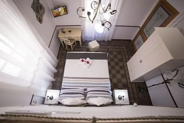 Classic Tek Büyük Yataklı Oda