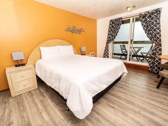 Queen Room on 2nd Floor with Viewing Balcony