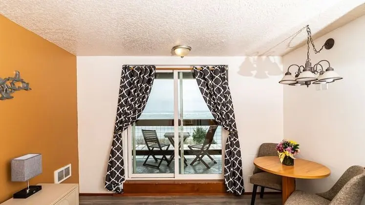 Queen Room on 2nd Floor with Viewing Balcony