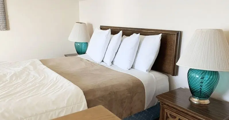 Queen Room with Loft and Bay View