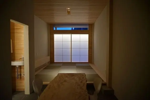 Ev, Bahçe Manzaralı, Avlu
