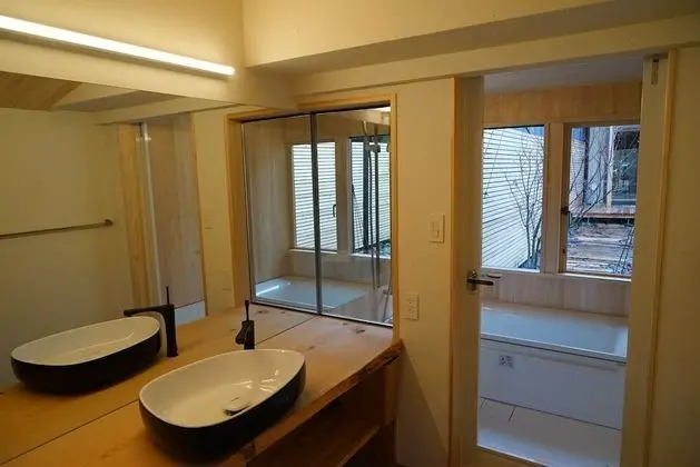 Ev, Bahçe Manzaralı, Avlu