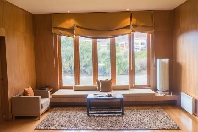 Tek Büyük veya İki Ayrı Yataklı Oda, Nehir Manzaralı