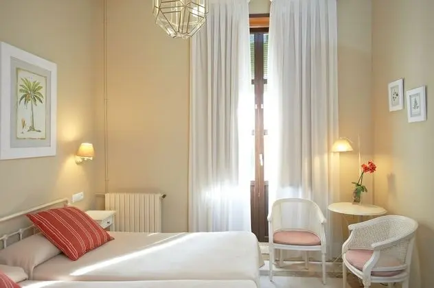 Büyük Yataklı Tek Kişilik Oda