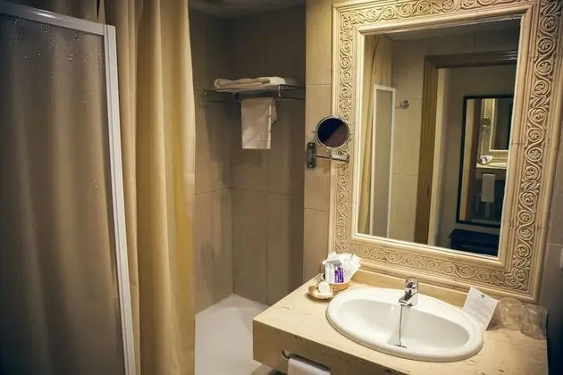 Comfort Tek Büyük veya İki Ayrı Yataklı Oda