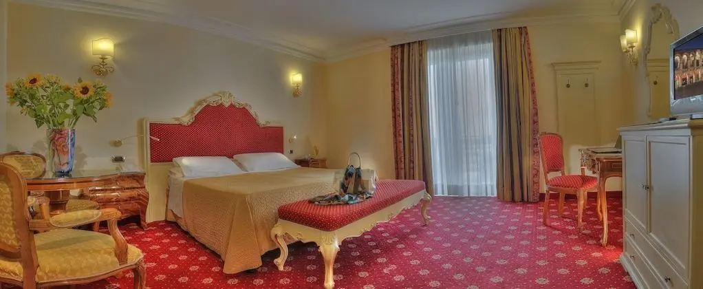 Üç Kişilik Oda