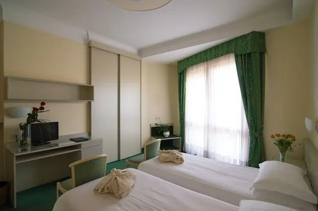 Comfort Tek Büyük veya İki Ayrı Yataklı Oda