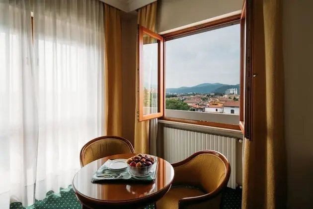Comfort Tek Büyük veya İki Ayrı Yataklı Oda