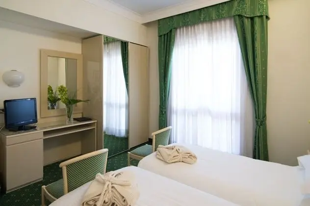 Comfort Tek Büyük veya İki Ayrı Yataklı Oda