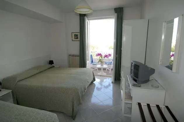 Economy Üç Kişilik Oda (Spa Access)