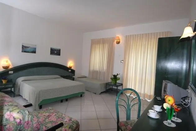Economy Üç Kişilik Oda (Spa Access)