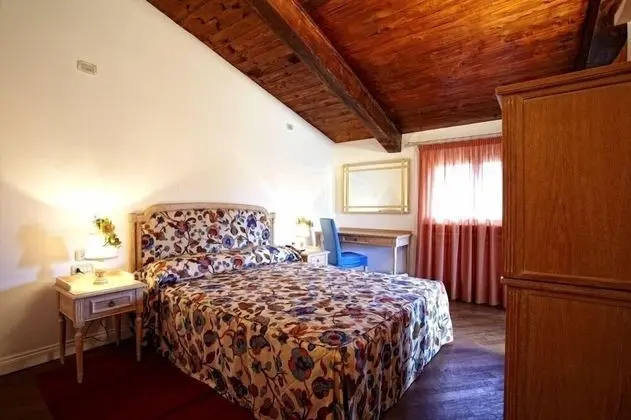 Classic Tek Büyük Yataklı Oda