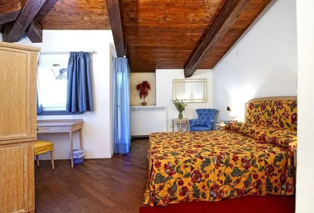 Classic Tek Büyük Yataklı Oda